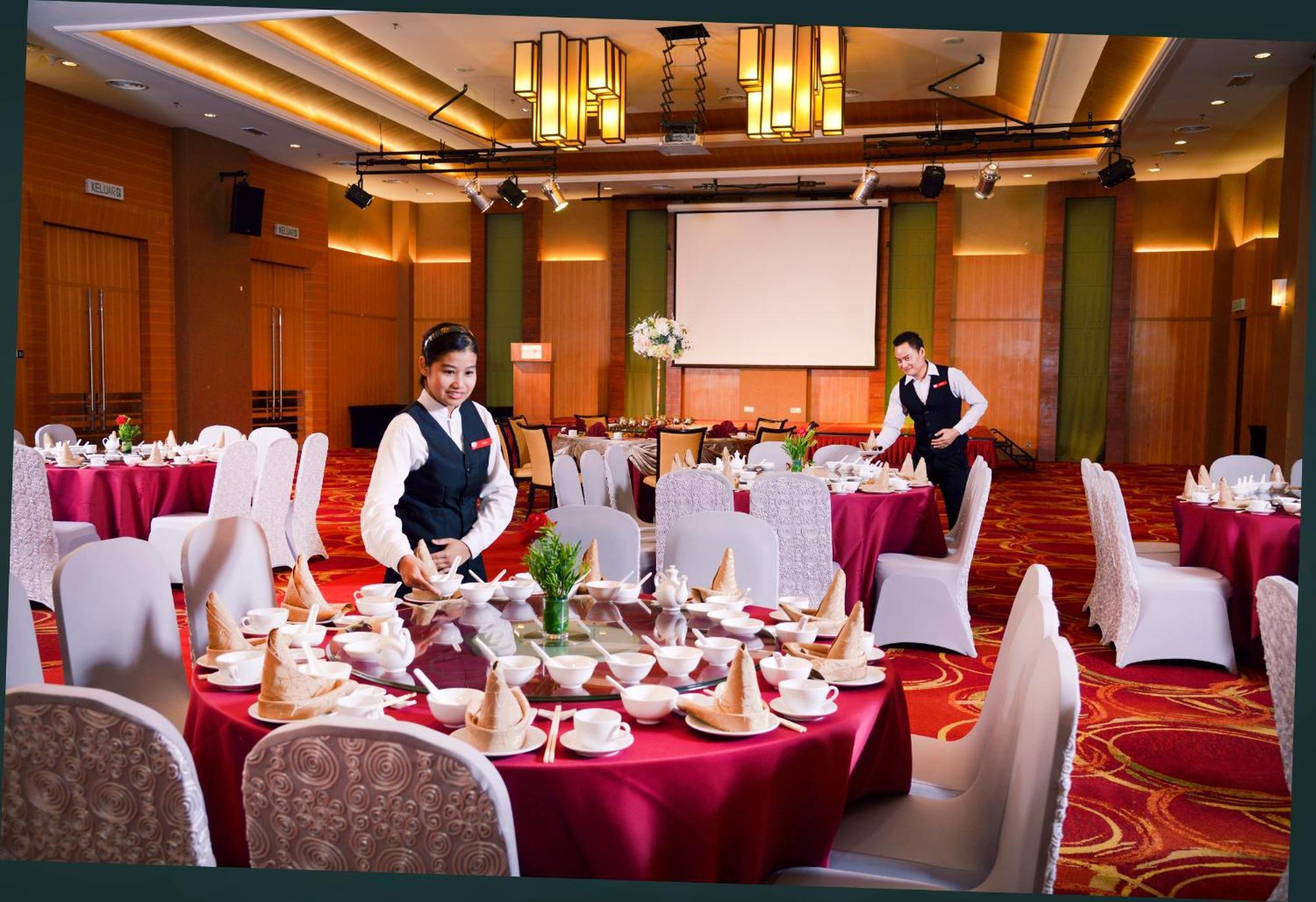 Отель Grand Lexis Порт-Диксон Экстерьер фото The ballroom