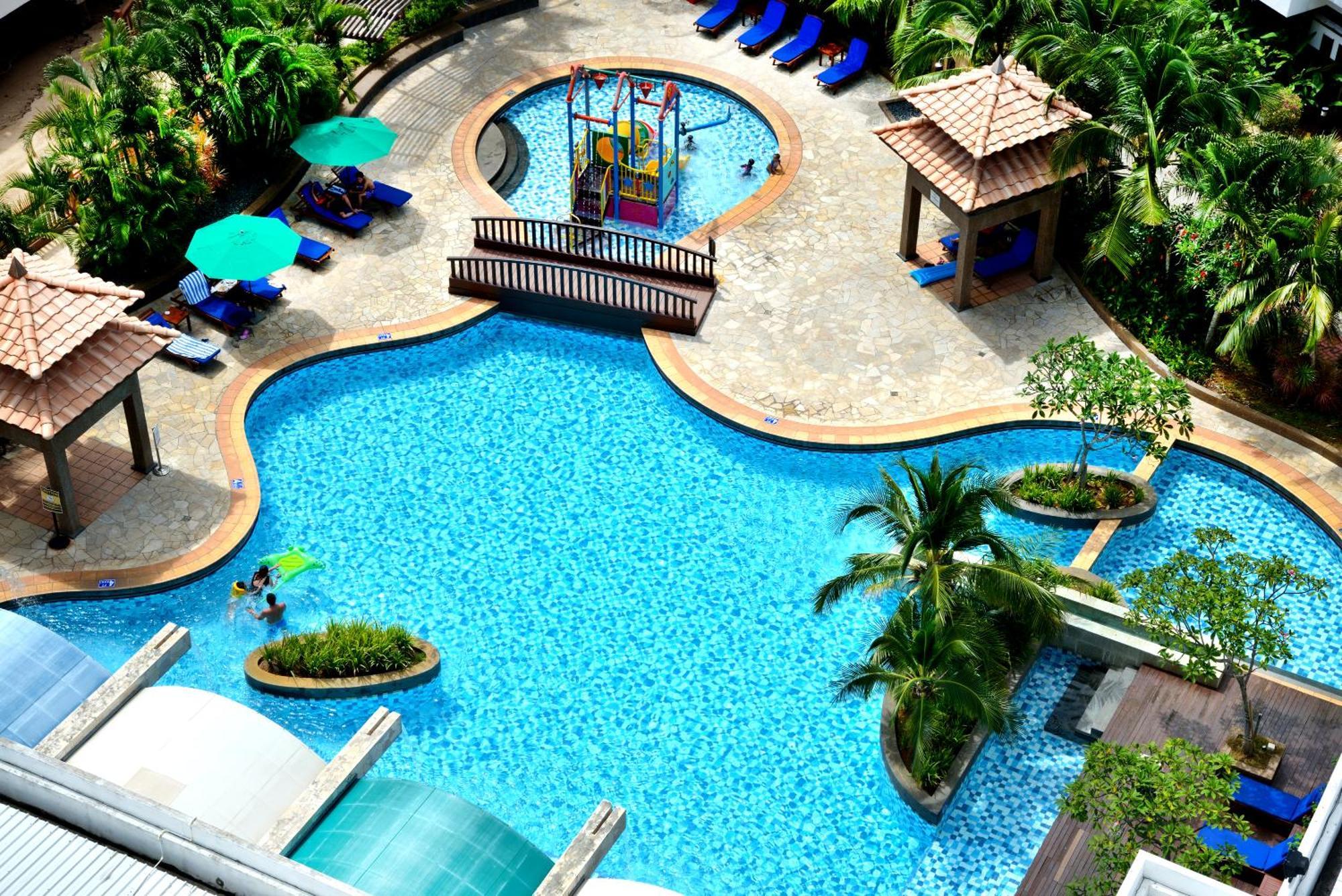 Отель Grand Lexis Порт-Диксон Экстерьер фото The swimming pool at the Royal Thai Police Club