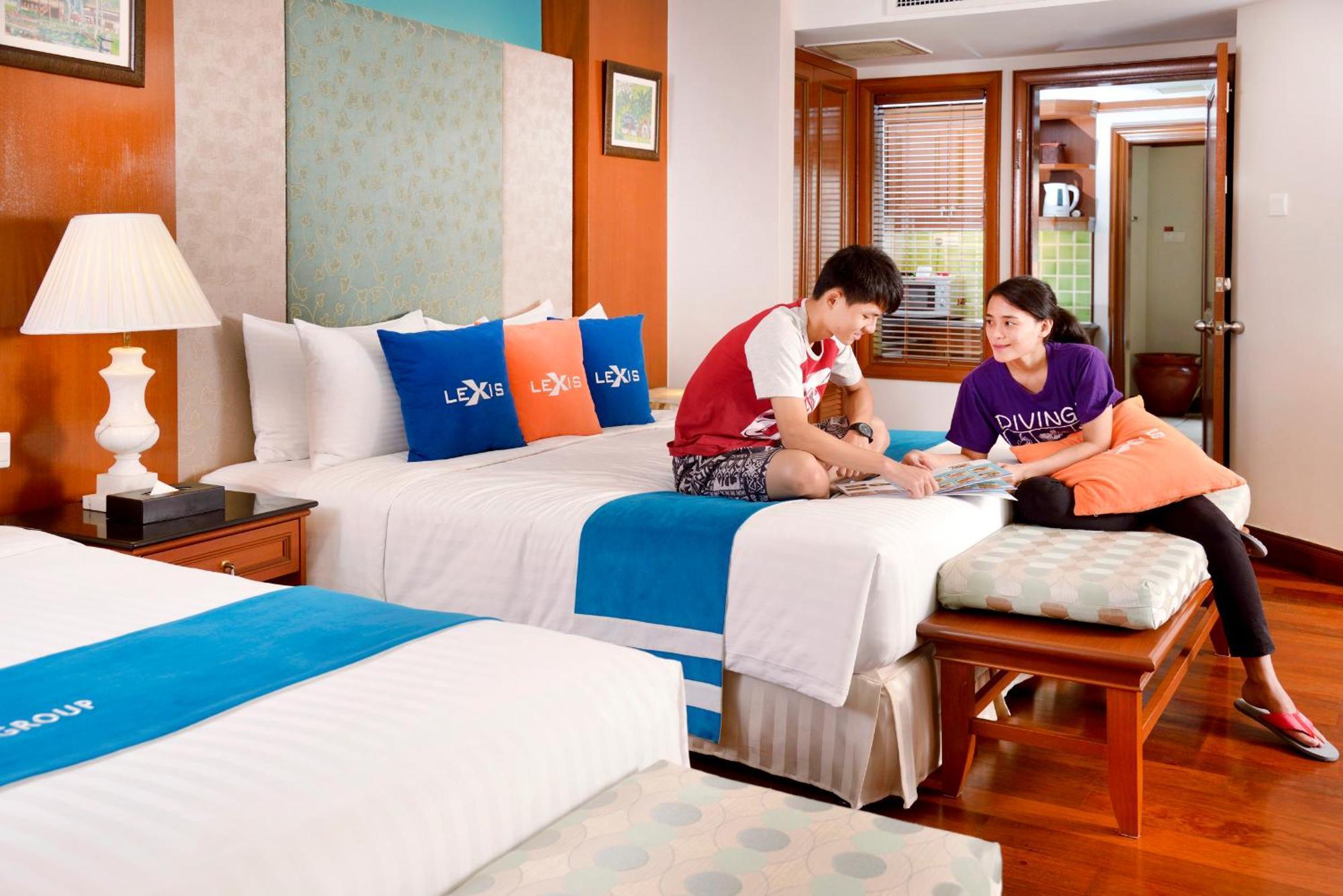 Отель Grand Lexis Порт-Диксон Экстерьер фото A family room at Le Méridien Phuket Resort & Spa